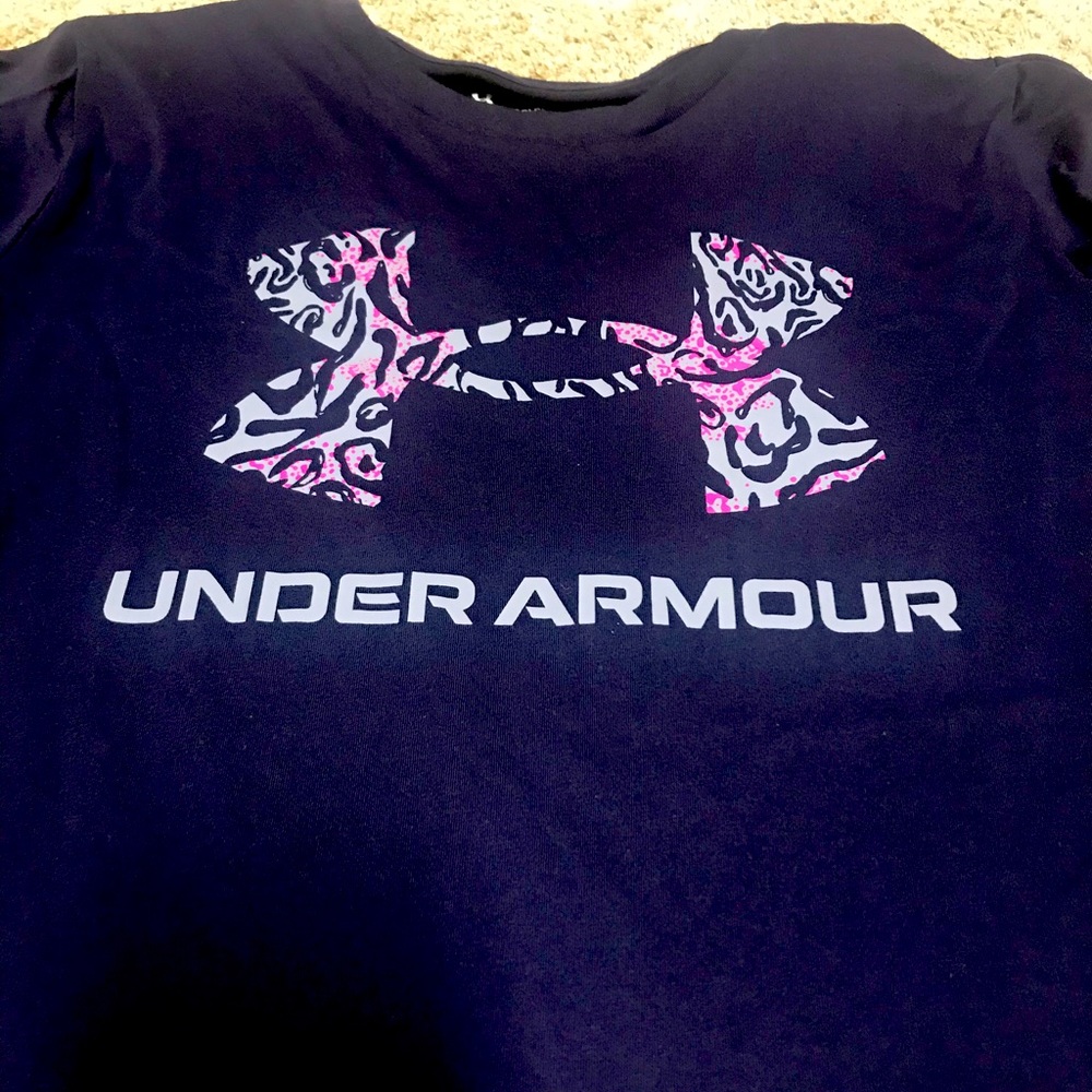 UA TEE, women’s size large